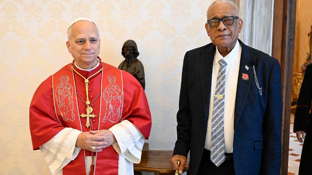 Pope invited to visit Fiji by President during meet at the Apostolic Palace