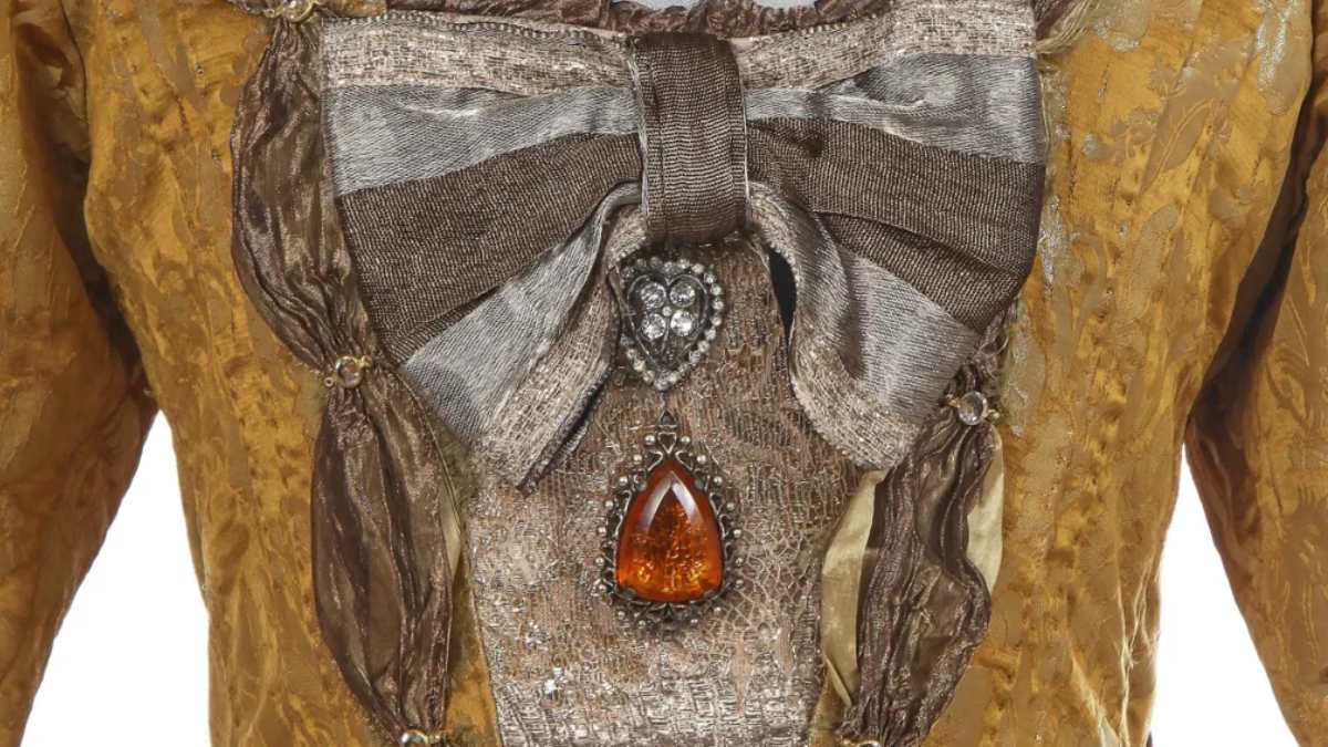 Lights, camera, auction for stars' film costumes