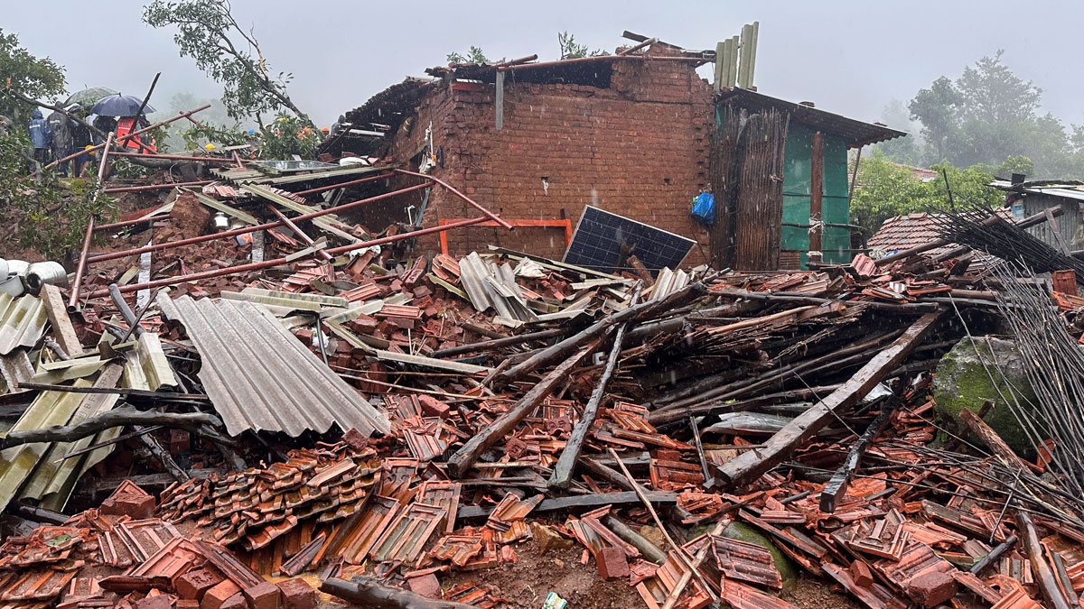 Twenty Dead Dozens Trapped In Deadly India Landslide