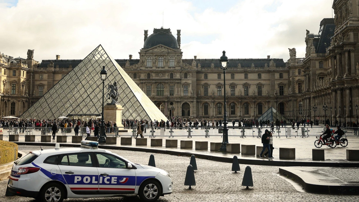 Five more suspects arrested over Louvre heist, crown jewels still missing