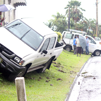 2+taken+to+hospital+after+crashing+into+Valley+Hwy+home